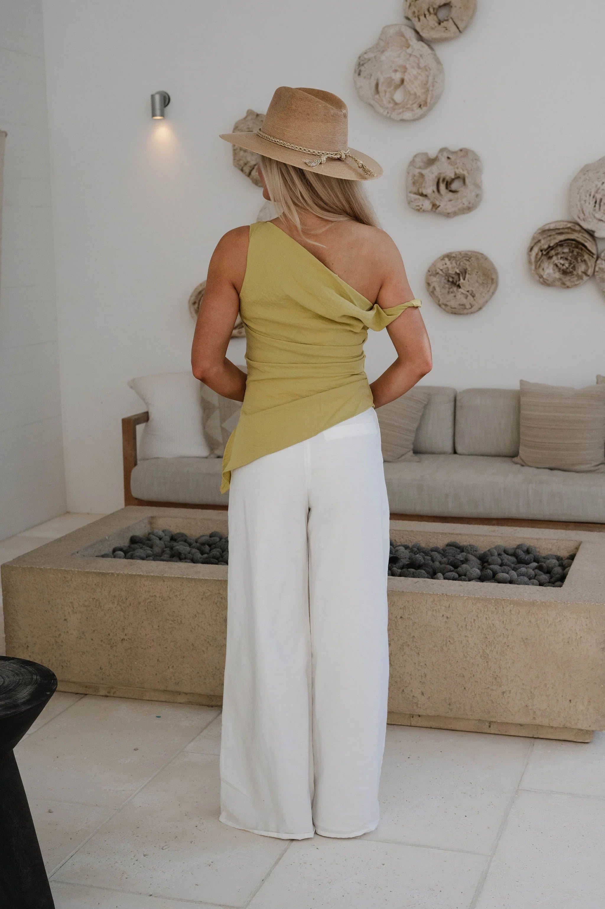 Von Asymmetrical Top-Avocado