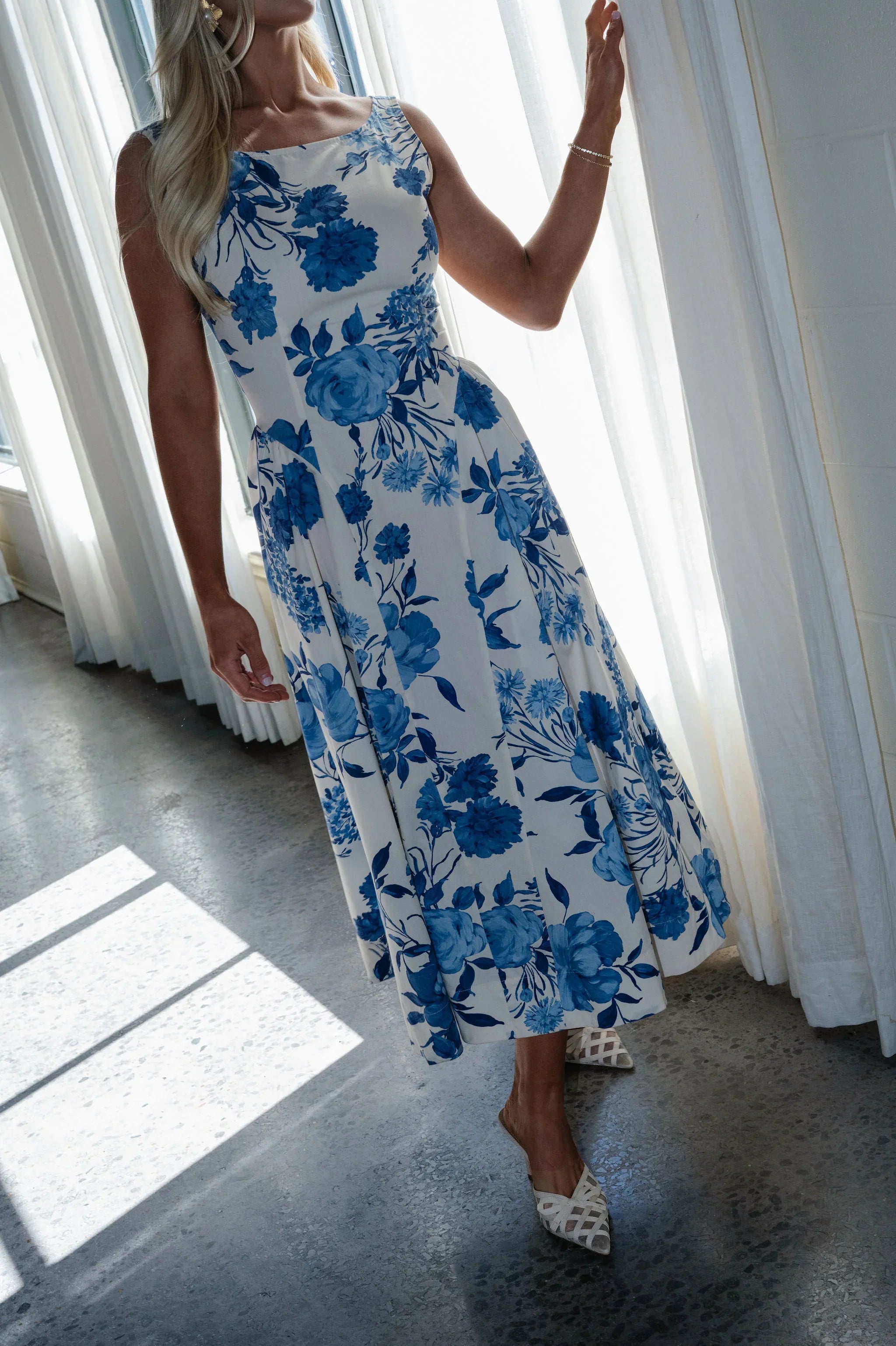 Botanical Sleeveless Midi Dress-Blue